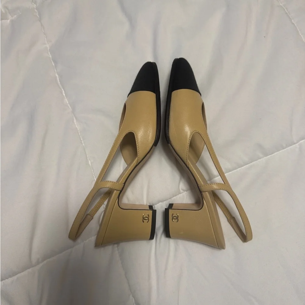 CHANEL Two-Tone Beige and Black Slingback Heels